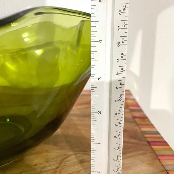 Vtg Avocado Green Tulip Rim Glass Bowl - Picture 2 of 9